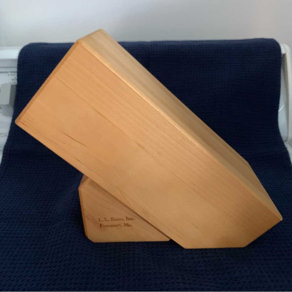 L.L. BEAN Inc. Light Honey Oak Wood 16 Slot Cutlery Wooden Block Freeport Maine